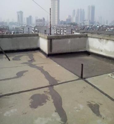 德兴漏水维修 楼顶漏水是什么原因，楼顶漏水维修方法是什么?