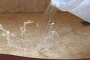 德兴漏水维修 免砸砖防水材料该如何施工